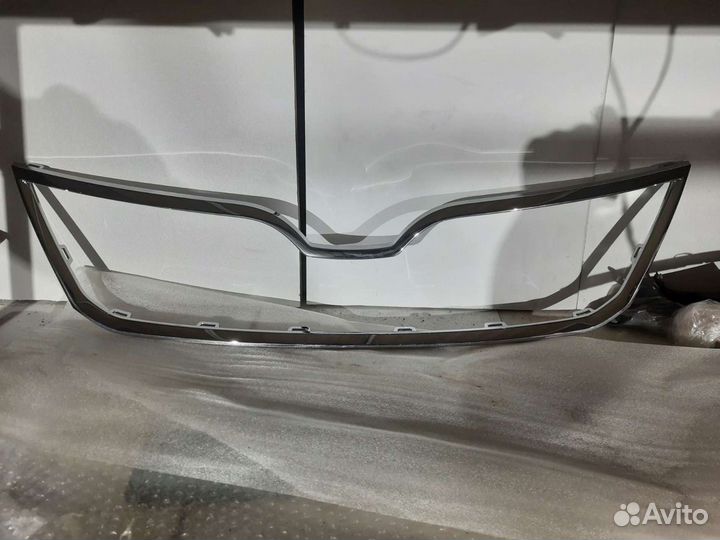 Хром на решетку радиатора Rapid оригинал