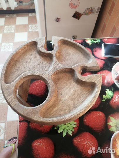 Поднос деревянный на ножках