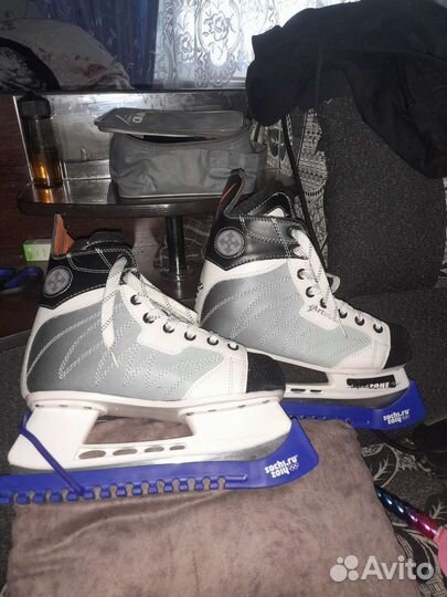 Коньки хоккейные