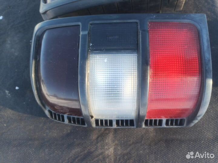 Фонарь задний левый Mitsubishi Pajero 2