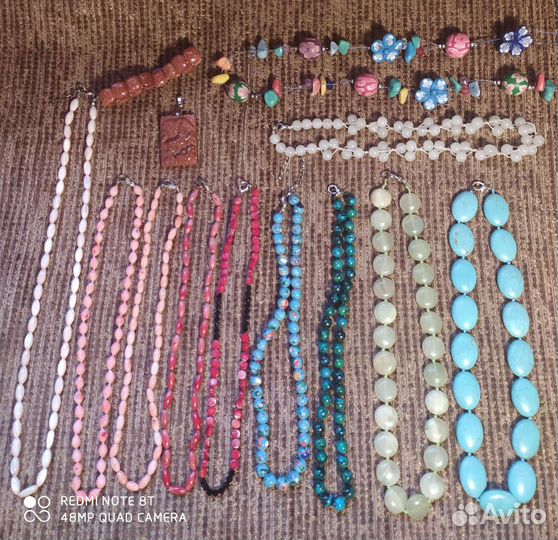 Браслеты и бусы из камней и прессовки новые