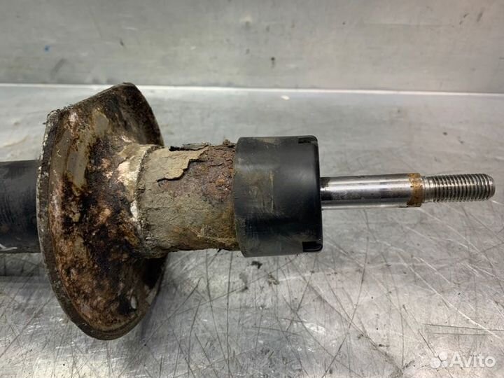 Кронштейн амортизатора Audi A4 B6 2000-2004