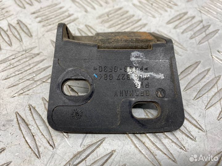 Б/У отбойник крышки багажника правый Volkswagen