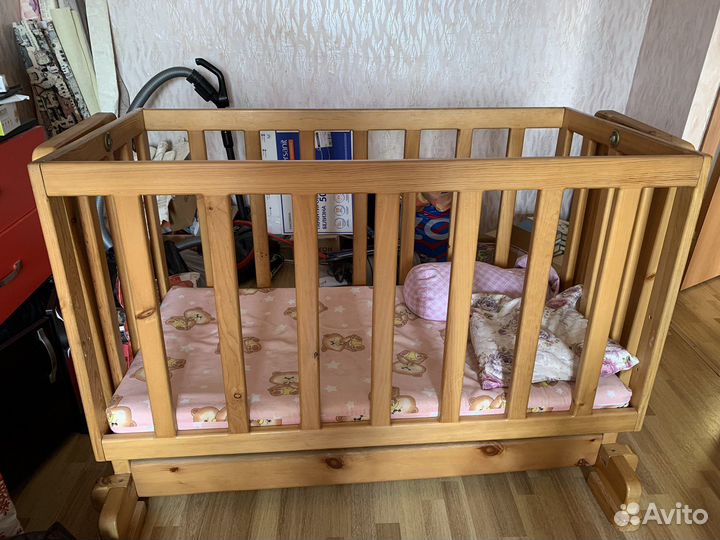 Детская кроватка с матрасом