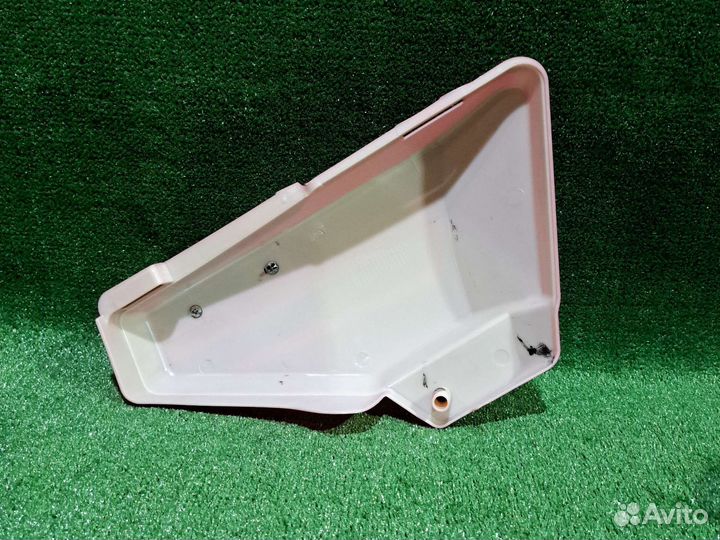 Крышка бардачка на мопед левая