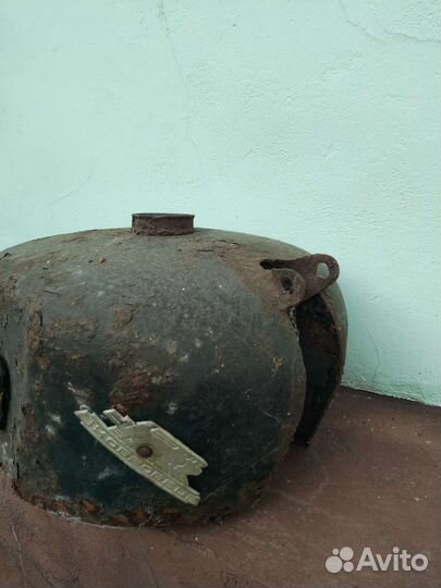 Бензобак на мотоцикл