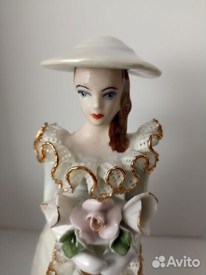Статуэтка Девушка кружевной фарфор Румыния