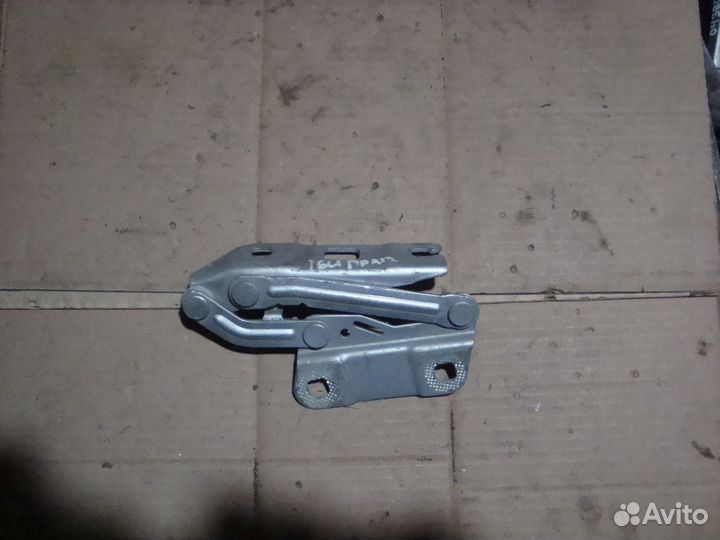 Петля капота правая W164 A2518800228