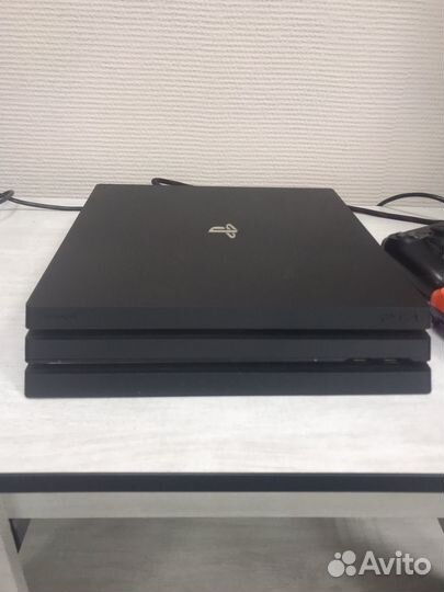 Sony PS4 Pro, 1TB, 2 геймпада, игры