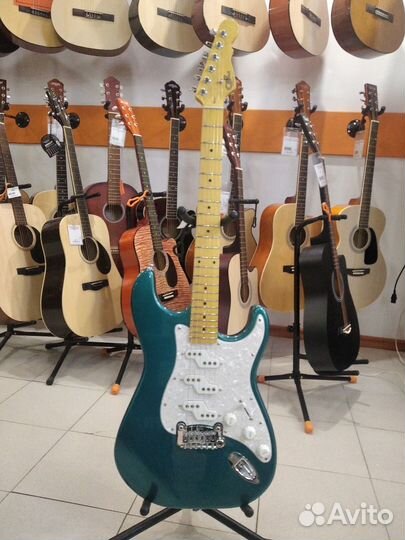 Электрогитара G&L Tribute Comanche Emerald Blue MP