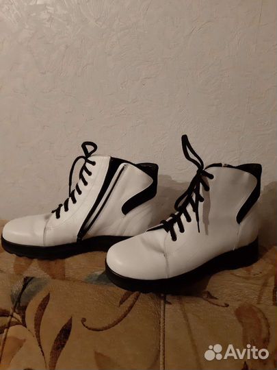 Женские ботинки