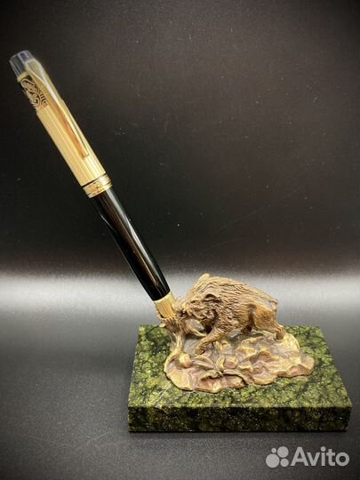 Бронзовая статуэтка подставка под ручку кабан