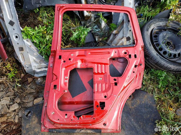 Дверь задняя правая Dodge Caliber