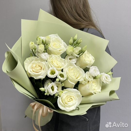 Букет из 7 роз и 4 эустом