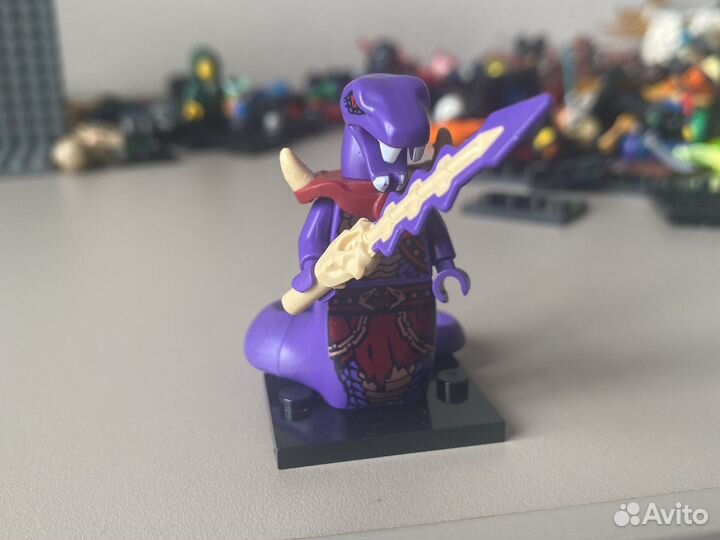 Фигурка лего змии