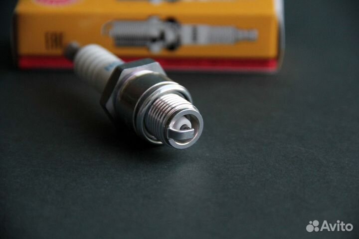 Свеча NGK BR8HS-10 для лодочного мотора