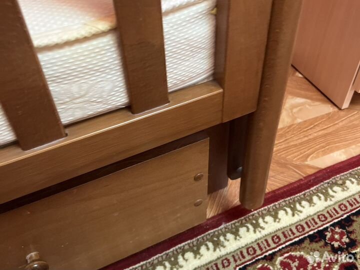 Кровать деткая с маятником бук с ящиком