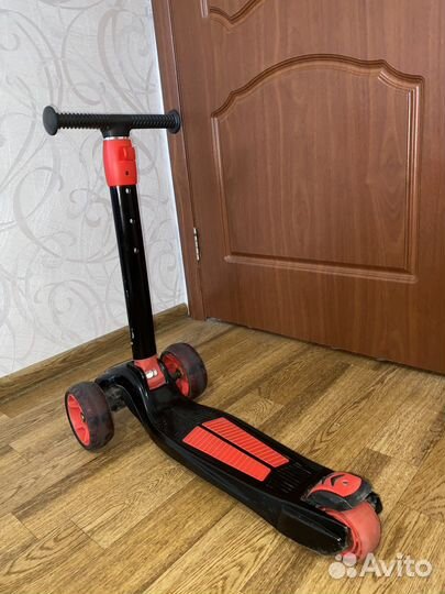 Самокат трехколесный