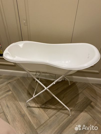 Детская ванночка для купания с подставкой
