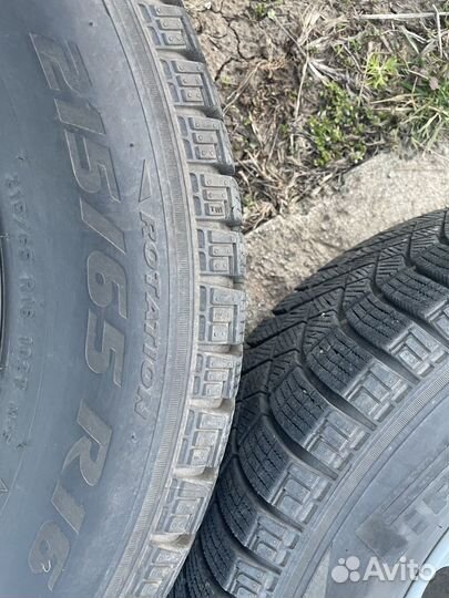 Pirelli Ice Zero FR 215/65 R16