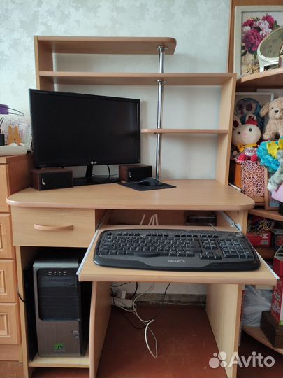Компьютерный стол