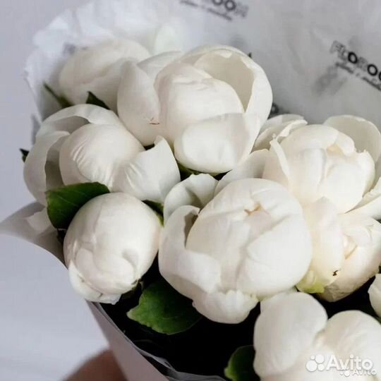 Букет свежих пионов