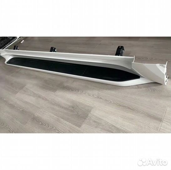 Toyota Land Cruiser 300 Пороги внешние M4SK5