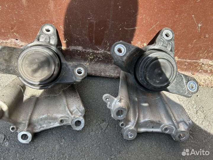 Левая подушка двигателя Accord 8