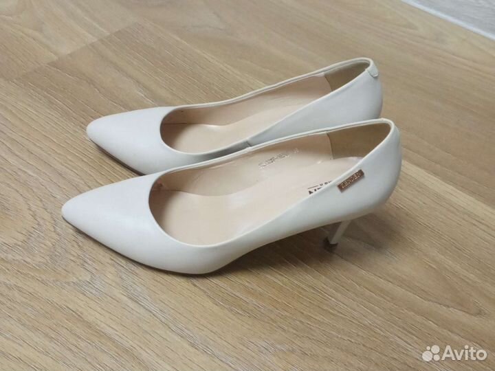 Туфли женские 38 размер бежевые лодочки