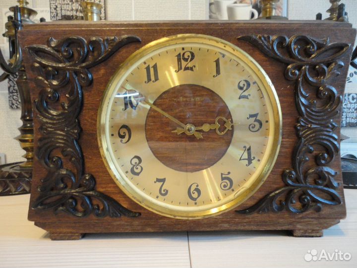 Часы с подсвечниками