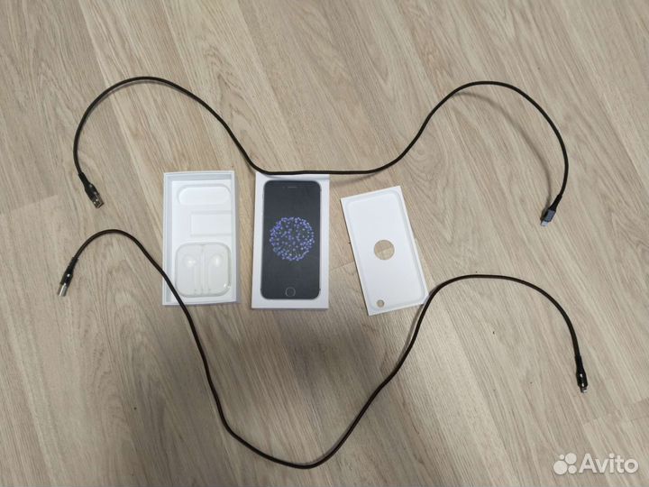 Коробка от iPhone 6 + шнур