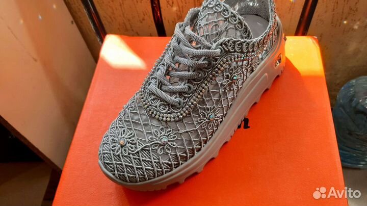 Кроссовки женские 37 размера