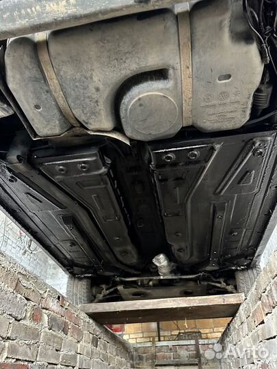 Обработка днища автомобиля антикором