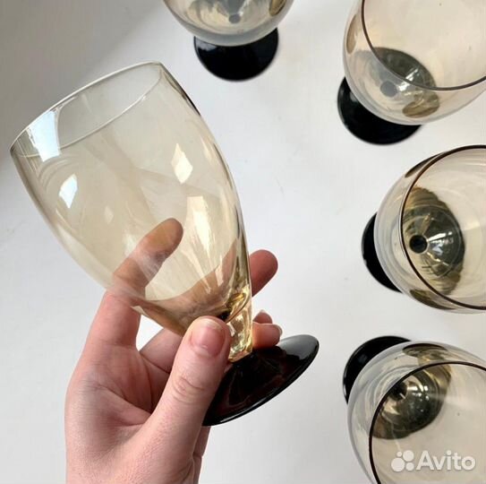 Бокалы из коричневого стекла фужеры, стопки, рюмки