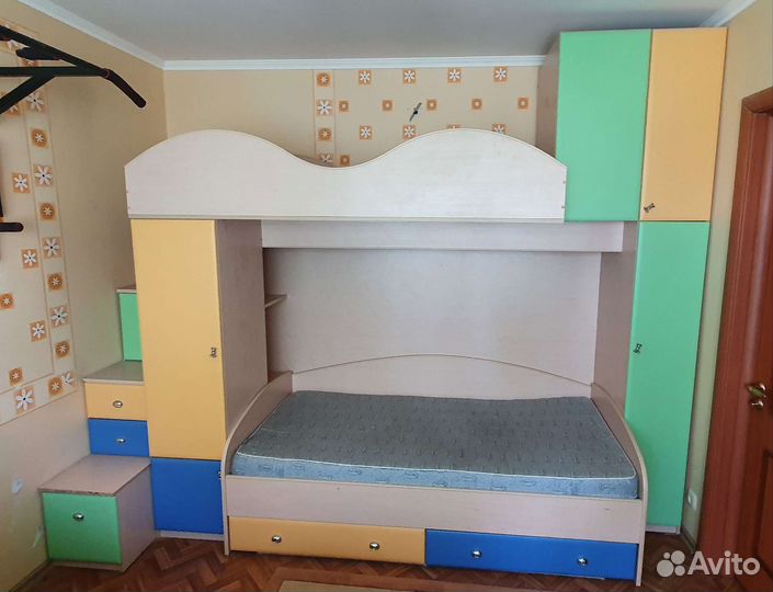 Двухъярусная кровать бу с матрасами