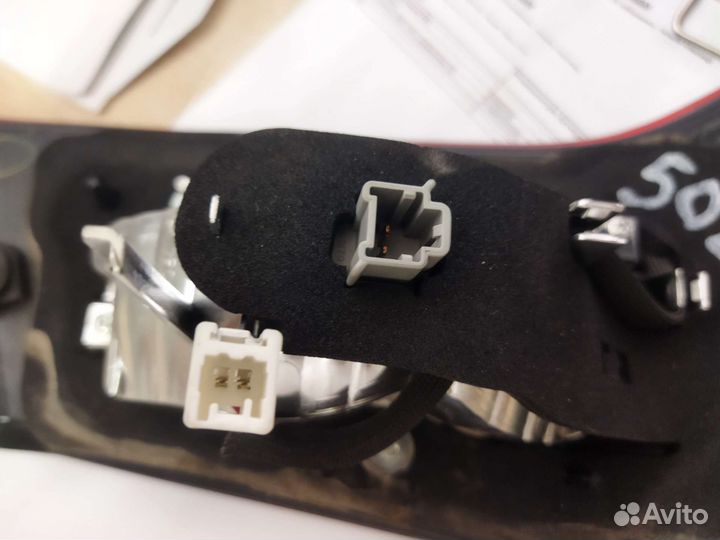 Фонарь задний правый в крышку багажника Acura MDX