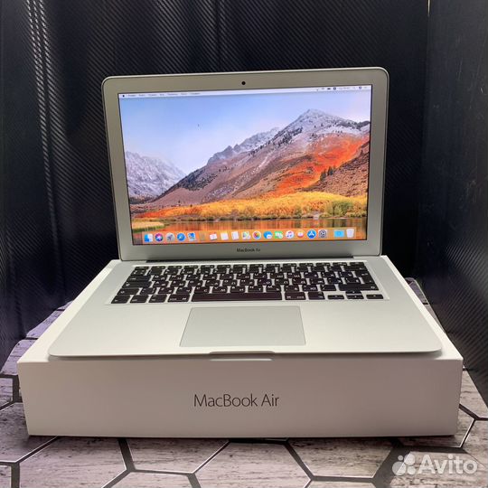 Apple макбук AIR 13 2017года i5
