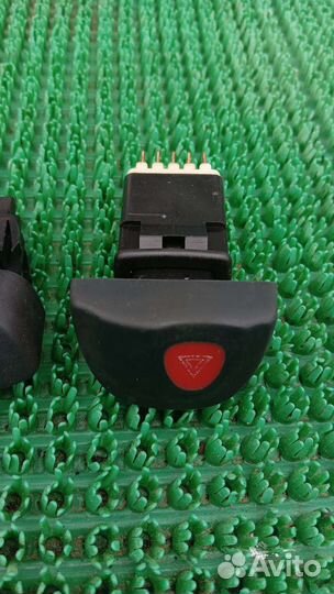 Кнопка аварийки Renault Scenic I