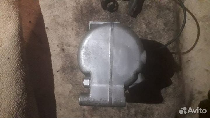 Компрессор кондиционера Subaru Impreza 73111FE030