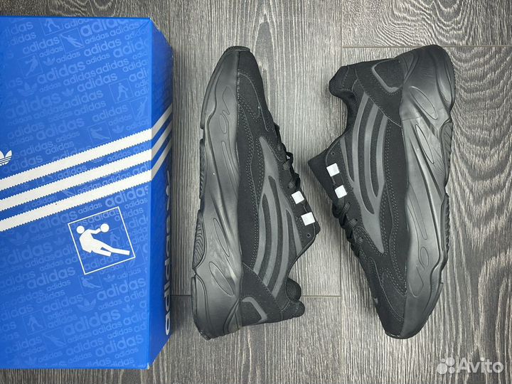 Кроссовки adidas yeezy boost 700