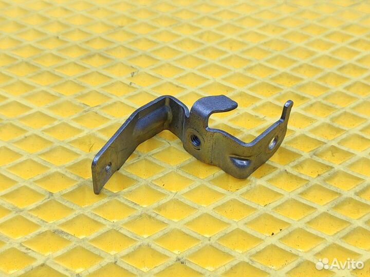 Кронштейн Mercedes S W221 5.5 M273 2008