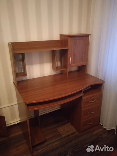 Компьютерный стол