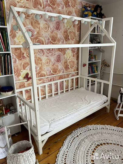 Детская кровать домик