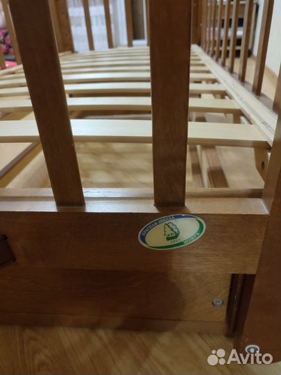 Детская кроватка с поперечным маятником