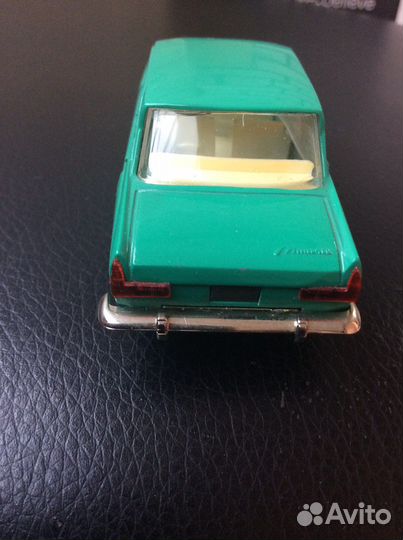 Модель автомобиля Москвич-408 СССР