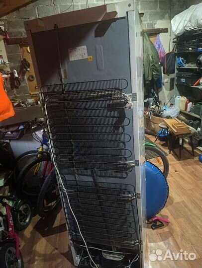 Продам холодильник на запчасти Snaige