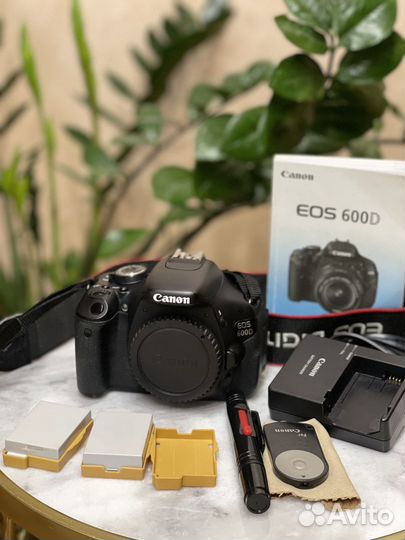 Зеркальный фотоаппарат canon 600 D