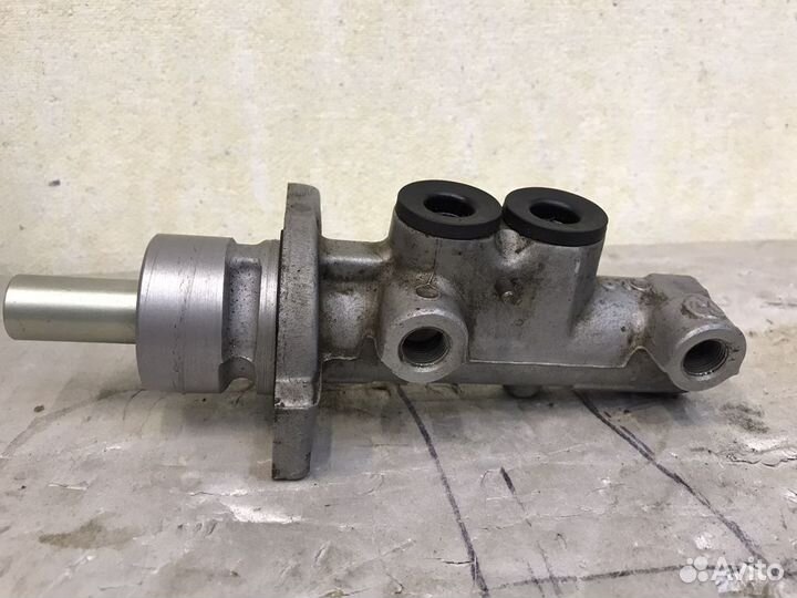 Цилиндр тормозной главный Skoda Octavia A4 1U