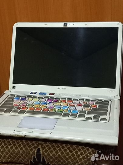 Ноутбук sony vaio PCG-61715v в рабочем состоянии