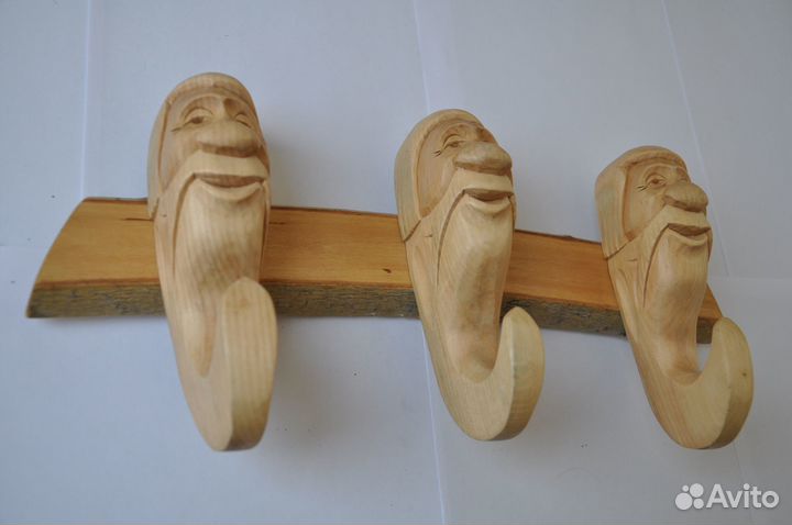 Вешалка настенная деревянная